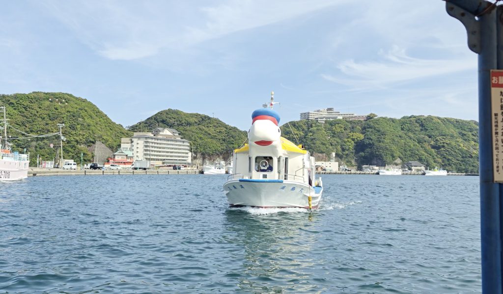 boat to Hotel Urashima cave onsen